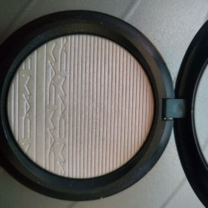 MAC Extra Dimension Skinfinish